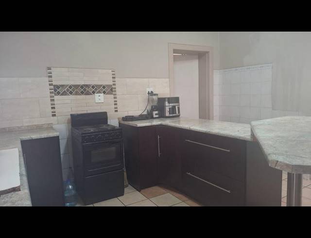 4 BEDROOM HOUSE FOR SALE IN KENILWORTH